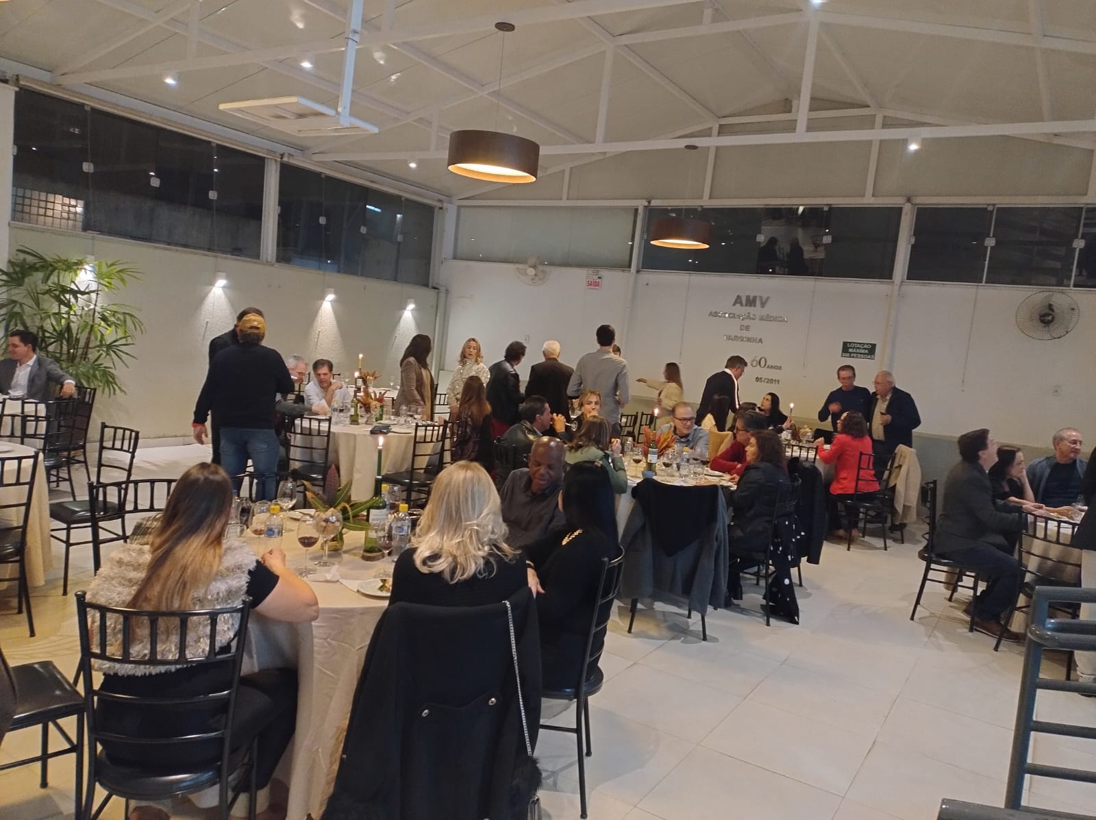 Thumbnail for blog AMV promove uma noite de vinhos e música ao vivo