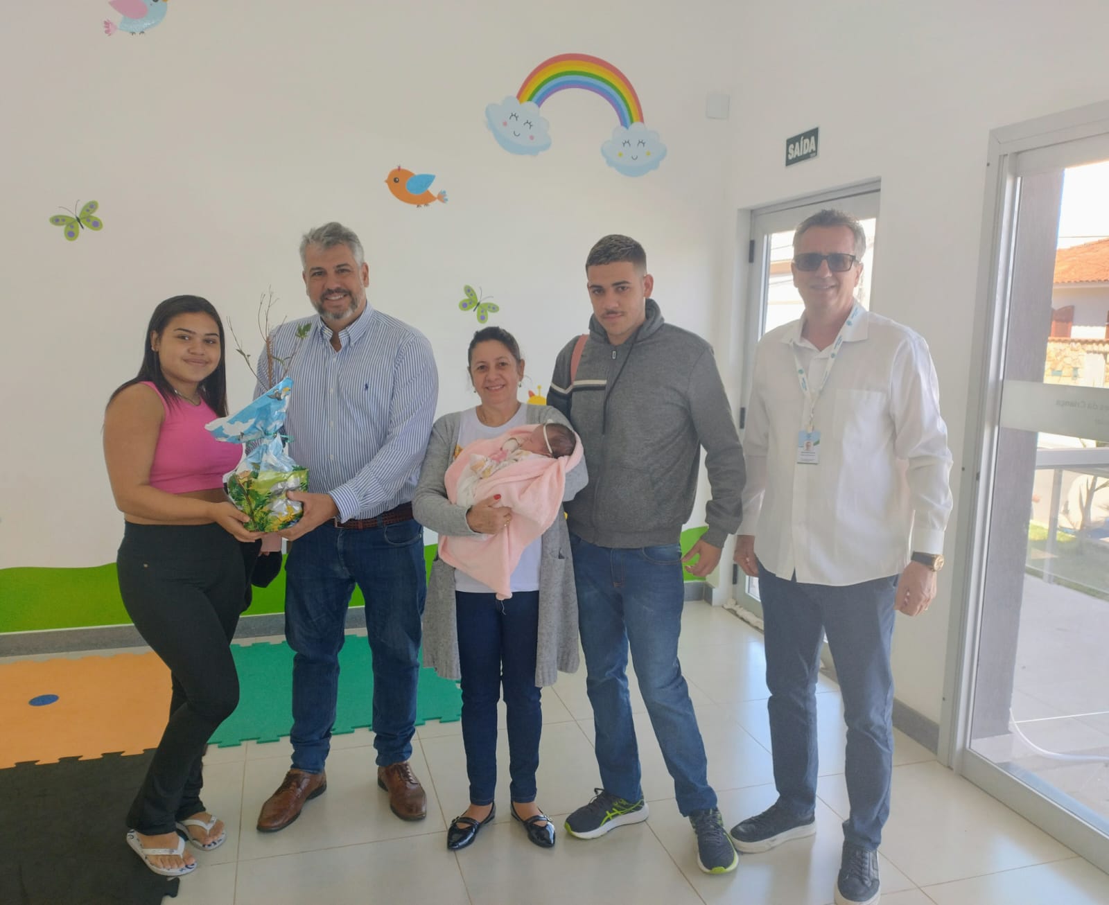 Thumbnail for blog Presidente da Associação Médica de Varginha (AMV) participa do projeto “Nasce uma criança, plante uma árvore”